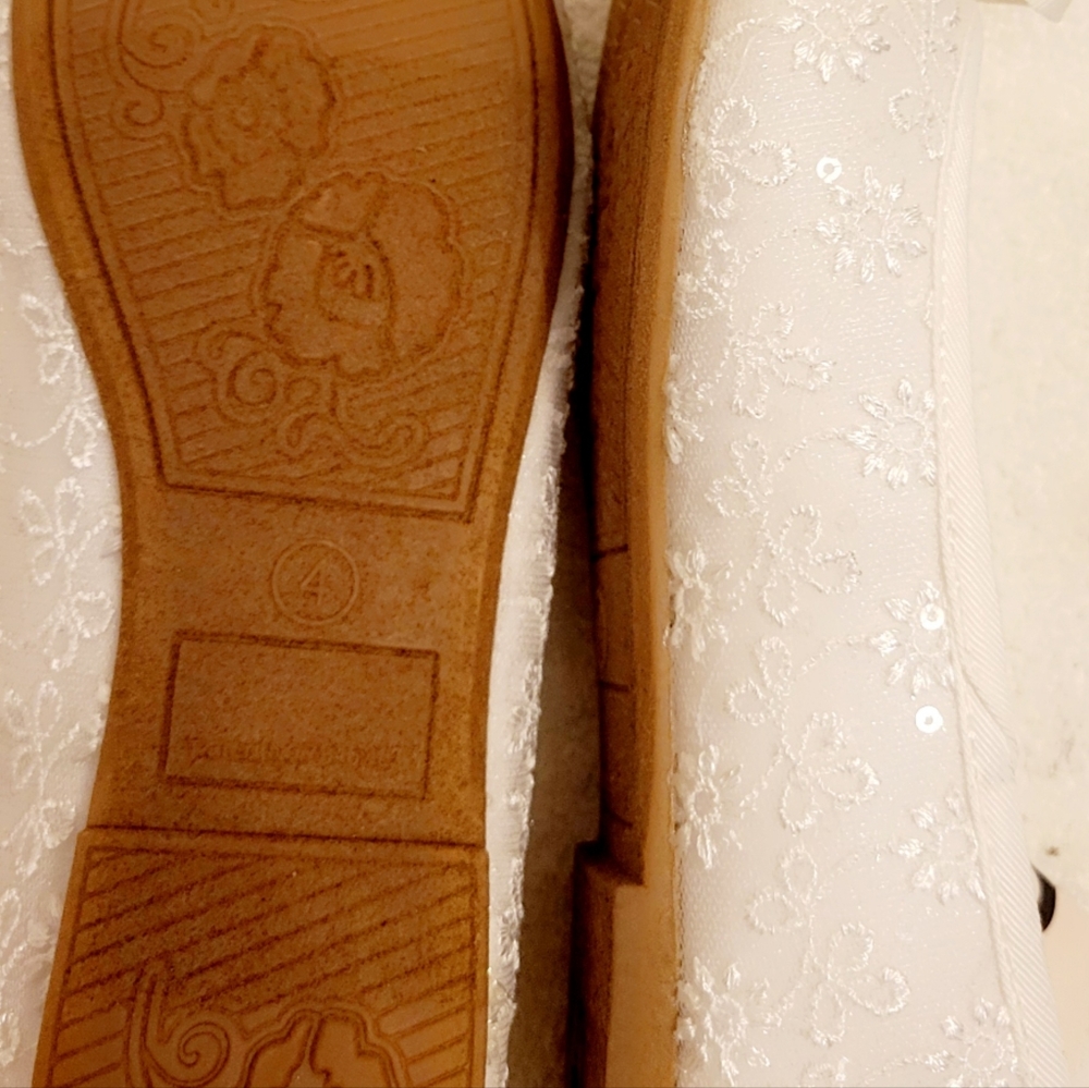 Flat shoes for girls